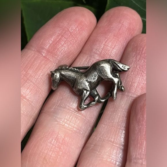Vintage Sterling Silver Galloping Horse Pin/Pendant - Picture 2 of 12